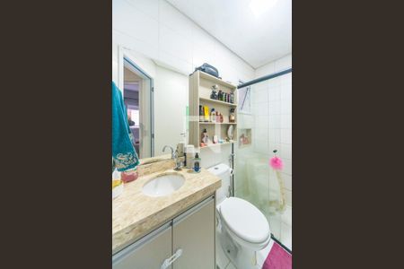 Banheiro  de apartamento para alugar com 2 quartos, 46m² em Campestre, Santo André