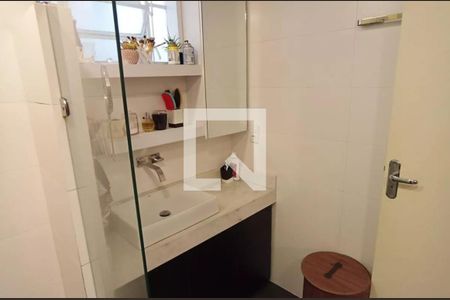 Banheiro de apartamento para alugar com 1 quarto, 49m² em Higienópolis, Porto Alegre