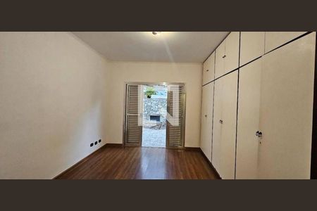 Casa à venda com 4 quartos, 303m² em Cidade São Francisco, São Paulo