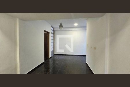 Casa à venda com 4 quartos, 303m² em Cidade São Francisco, São Paulo