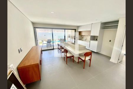 Casa à venda com 3 quartos, 238m² em Gramadão, Jundiaí