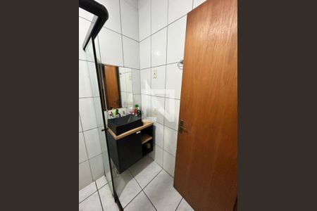 Banheiro de casa à venda com 2 quartos, 45m² em Olaria, Canoas