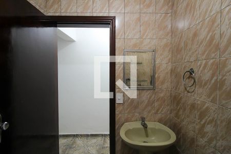 Lavabo de casa para alugar com 3 quartos, 156m² em Parque dos Bancarios, São Paulo