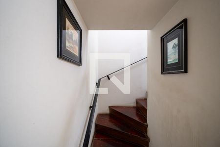 Escada para Quartos de casa à venda com 3 quartos, 200m² em Jardim Pinheiros, São Paulo