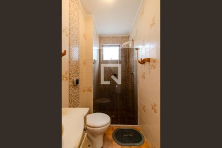 Banheiro de apartamento à venda com 1 quarto, 43m² em Santo Antônio, Porto Alegre