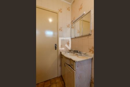 Banheiro de apartamento à venda com 1 quarto, 43m² em Santo Antônio, Porto Alegre