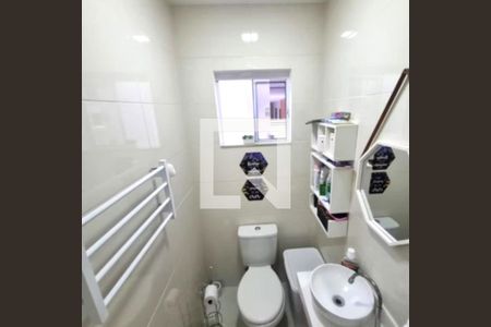 Banheiro de casa de condomínio para alugar com 3 quartos, 195m² em Caxito Pequeno, Maricá