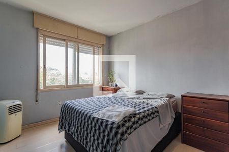 Quarto 1 de apartamento para alugar com 2 quartos, 65m² em Vila Ipiranga, Porto Alegre