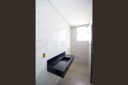 Banheiro da Suíte de casa à venda com 3 quartos, 198m² em Parque Maracana, Contagem