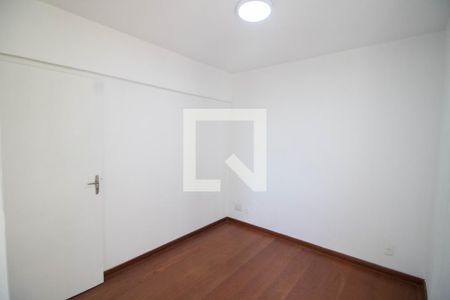 QUARTO 1 de apartamento para alugar com 2 quartos, 73m² em Parque Maria Domitila, São Paulo