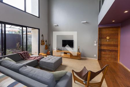 Sala de TV de casa de condomínio à venda com 4 quartos, 350m² em Alphaville, Nova Lima