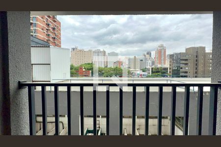 Varanda de kitnet/studio à venda com 1 quarto, 22m² em Pinheiros, São Paulo