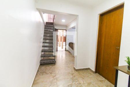 Hall de casa para alugar com 3 quartos, 160m² em Jardim Sao Carlos (zona Leste), São Paulo