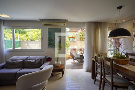 Sala de casa de condomínio à venda com 3 quartos, 190m² em Teresópolis, Porto Alegre