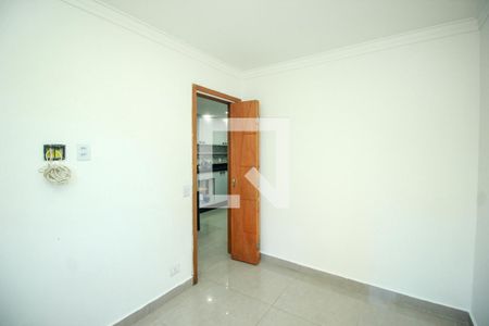 Quarto 2 de apartamento para alugar com 2 quartos, 41m² em Vila Scarpelli, Santo André