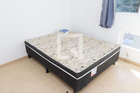 Quarto 1 de apartamento para alugar com 2 quartos, 50m² em Santa Cruz, Rio de Janeiro