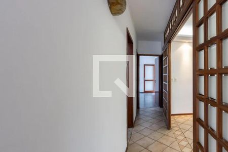 Corredor de casa para alugar com 4 quartos, 230m² em Cavalhada, Porto Alegre