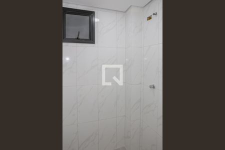 Banheiro de kitnet/studio para alugar com 1 quarto, 30m² em Vila Romana, São Paulo