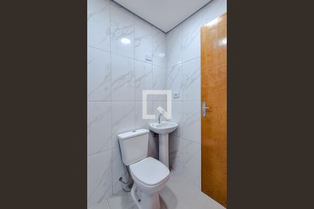 Banheiro de kitnet/studio para alugar com 1 quarto, 24m² em Vila Romana, São Paulo