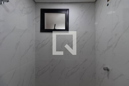 Banheiro de kitnet/studio para alugar com 1 quarto, 24m² em Vila Romana, São Paulo