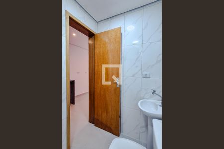 Banheiro de kitnet/studio para alugar com 1 quarto, 24m² em Vila Romana, São Paulo