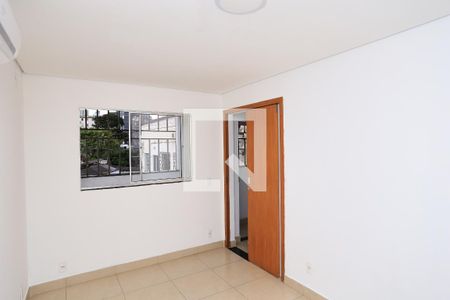 Suíte de casa para alugar com 3 quartos, 500m² em Sagrada Família, Belo Horizonte