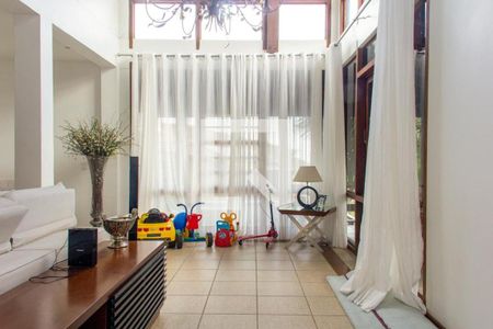 Casa à venda com 8 quartos, 560m² em Camboinhas, Niterói