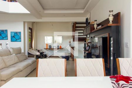 Casa à venda com 8 quartos, 560m² em Camboinhas, Niterói