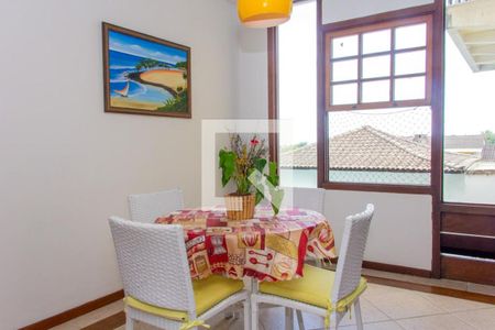 Casa à venda com 8 quartos, 560m² em Camboinhas, Niterói