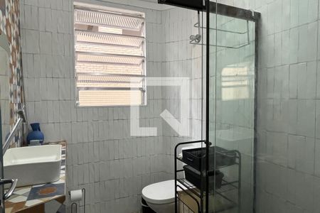 Banheiro de apartamento para alugar com 1 quarto, 37m² em Embaré, Santos