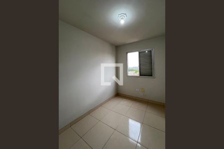 Quarto 1 de apartamento para alugar com 2 quartos, 48m² em Parque Fongaro, São Paulo