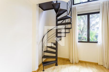 Escada de apartamento para alugar com 1 quarto, 49m² em Vila Olímpia, São Paulo