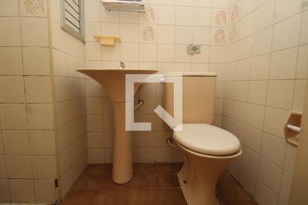 Banheiro de kitnet/studio para alugar com 1 quarto, 27m² em Liberdade, São Paulo