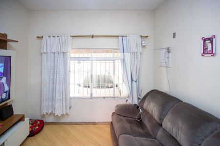 Sala de TV de casa à venda com 2 quartos, 134m² em Canhema, Diadema