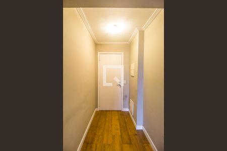 Entrada de apartamento à venda com 2 quartos, 74m² em Jardim Tupanci, Barueri