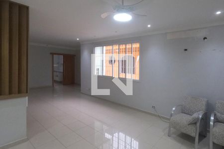 Sala de casa para alugar com 4 quartos, 200m² em Campo Grande, Santos