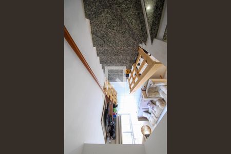 Escada de casa para alugar com 2 quartos, 80m² em Jardim Mitsutani, São Paulo