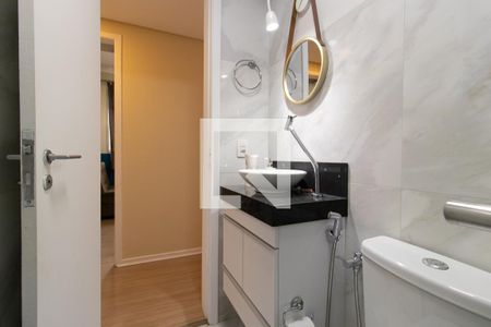 Banheiro Social de apartamento para alugar com 3 quartos, 59m² em Guaíra, Curitiba