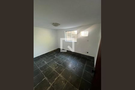 Casa à venda com 4 quartos, 132m² em Vila Valqueire, Rio de Janeiro