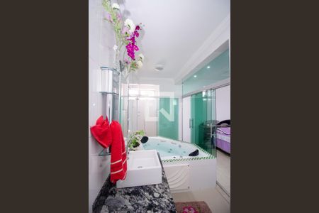 Banheiro da Suíte de casa para alugar com 2 quartos, 265m² em Oitis, Contagem