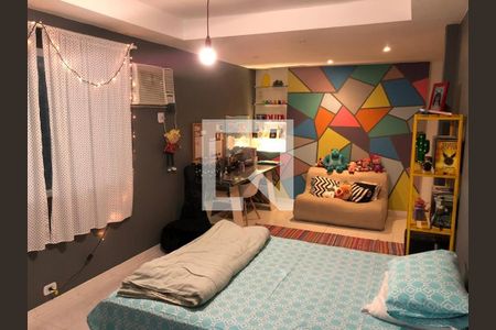 Casa à venda com 4 quartos, 720m² em Vila Valqueire, Rio de Janeiro