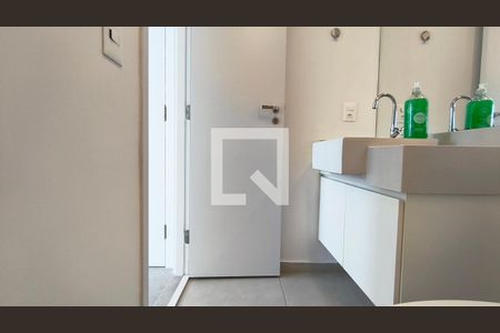 Banheiro de kitnet/studio para alugar com 1 quarto, 23m² em Aclimação, São Paulo