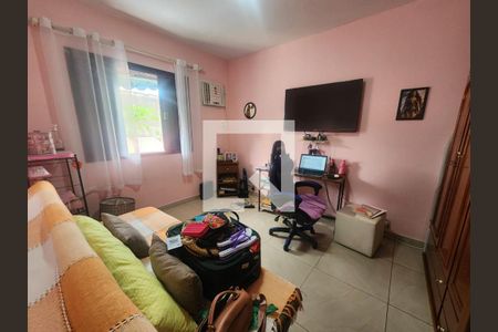 Casa à venda com 4 quartos, 250m² em Realengo, Rio de Janeiro