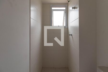 Banheiro da Suíte de apartamento para alugar com 1 quarto, 25m² em Parque Industrial Tomas Edson, São Paulo