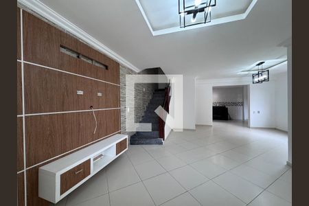 Sala de casa para alugar com 4 quartos, 200m² em Vargem Grande, Rio de Janeiro