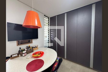 Apartamento à venda com 4 quartos, 197m² em Funcionários, Belo Horizonte