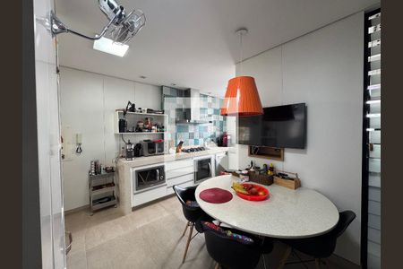 Apartamento à venda com 4 quartos, 197m² em Funcionários, Belo Horizonte