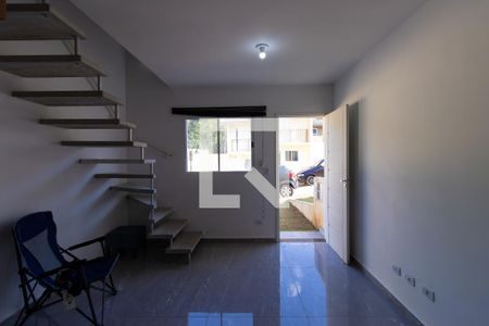 Sala de casa de condomínio para alugar com 2 quartos, 80m² em Chácara Ondas Verdes, Cotia