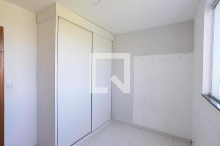 Quarto de casa à venda com 2 quartos, 120m² em Nacional, Contagem