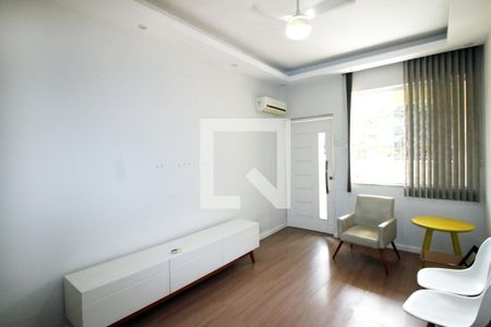 Sala de casa para alugar com 4 quartos, 160m² em Vista Alegre, Rio de Janeiro